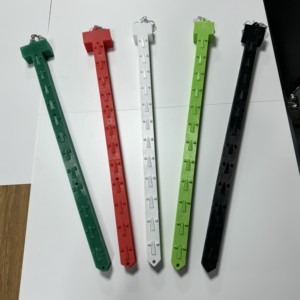 Clip de suspension en plastique Hookei de 63 cm, épaisseur 1,3 mm, avec logo personnalisé pour la merchandising et le stockage en supermarché - Product Image 1