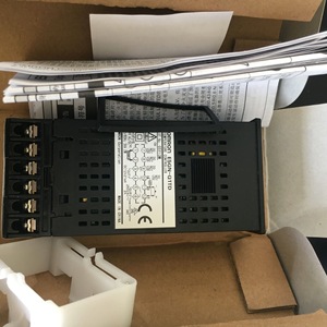   Controlador de Temperatura E5GN-Q1TD 240V 1 E/S, Automatización Industrial, Interfaz Modbus - Product Image 1