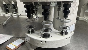 Máquina de Coser Industrial RONMACK 848E con Motor, Tres Cabezales, para Coser Botones, Puntada de Seguridad, Manual - Product Image 3