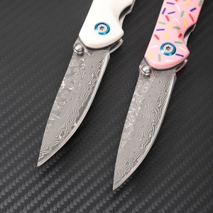 Navaja de Bolsillo de Acero de Damasco VG10 con Mango de ABS Resistente, Navaja Plegable Ligera para Camping, Supervivencia y Uso Diario - Product Image 4