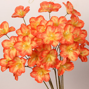 Arrangements floraux de roses et de lys artificiels aux tons orange, nuances d'automne mandarine pour mariages en extérieur et décoration intérieure - Tissu en soie - Product Image 4
