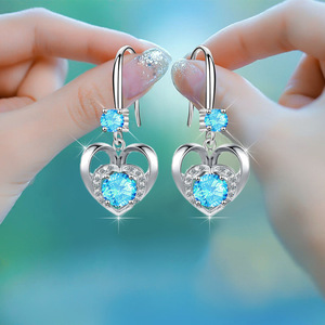 Orecchini Pendenti a Forma di Cuore, Design Elegante e Dolce, Gioielli da Donna per Uso Quotidiano e Feste, Idea Regalo - Product Image 2