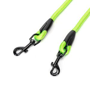 Correa doble para perros: resistente, ajustable, con doble agarre, ideal para paseos con múltiples mascotas o entrenamiento - Product Image 1