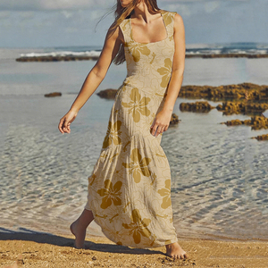 Robe maxi plissée à col carré, imprimé plage, conçue par le fabricant, en rayonne douce, style hawaïen, sur mesure. - Product Image 1