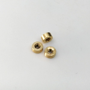 Écrou à bride en laiton à quatre trous et filetage interne, composant métallique - Product Image 4
