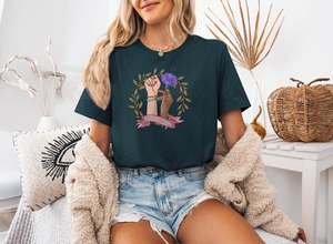 T-shirt per la Giornata internazionale della donna, per donna, manica corta, stampa floreale, girocollo casual, 100% cotone, abbigliamento primaverile ed estivo - Product Image 3