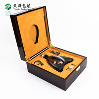 Coffret cadeau en bois foncé brillant pour bouteille de liqueur, ensemble de carafe, étui de présentation personnalisé en MDF avec charnière, insert en mousse suédée, emballage haut de gamme