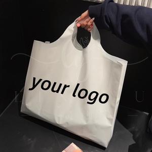 Sac <span class=keywords><strong>en</strong></span> plastique pour cadeaux avec poignée résistante, imprimé avec un logo personnalisé, pour les achats <span class=keywords><strong>en</strong></span> <span class=keywords><strong>ligne</strong></span> - Product Image 4
