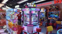 Machine à griffes Magic Amusement pour 4 joueurs avec construction en acrylique et métal, certifiée CE pour utilisation en salle de jeux intérieure