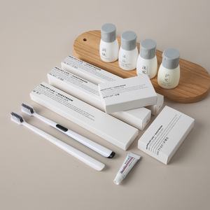 Vente en gros logo personnalisé luxe hôtel 5 étoiles kit de brosse à dents jetable pour toilette peigne rasoir bonnet de douche shampoing <span class=keywords><strong>savon</strong></span> set de lavage corporel - Product Image 1