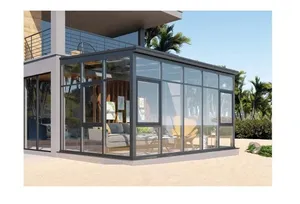 リビングルーム用ヴィラハウスパーゴラ用の傾斜屋根成形を備えたカスタマイズされたモダンなデザインのガラスアルミニウムサンルーム