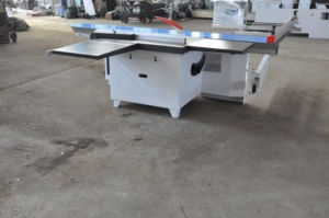 Bảng điều khiển <span class=keywords><strong>Saw</strong></span> Hướng dẫn hoạt động trượt bảng <span class=keywords><strong>Saw</strong></span> cắt gỗ máy cho chế biến gỗ - Product Image 4