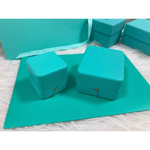 Boîte à montre rectangulaire en similicuir avec fermeture à bouton, intérieur en similicuir pour le rangement et les cadeaux - Product Image 2
