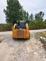 Chargeuse compacte sur chenilles CASE SV300 d'occasion pour la manutention de matériaux, les projets de construction et l'aménagement paysager