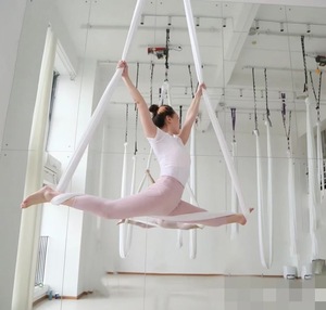 Hamac de yoga aérien et balançoire de yoga en <span class=keywords><strong>tissu</strong></span> de soie et taffetas de nylon, style dernier cri, professionnel, durable et élastique - Product Image 2