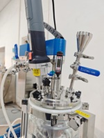 Émulsifiant à petite échelle, homogénéisateur, réacteur, mélangeur sous vide de laboratoire pour crème cosmétique, lotion, pâte avec réservoir de mélange en verre