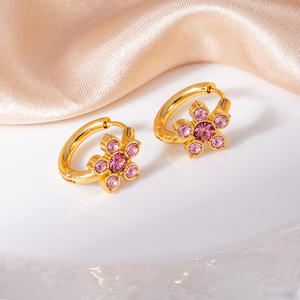 Boucles d'oreilles en acier inoxydable plaqué or avec fleur en zirconium - Product Image 6