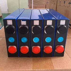 แบตเตอรี่ลิเธียมไอรอนฟอสเฟต (LiFePO4) คุณภาพสูง 3.2V 154Ah รูปทรงปริซึม ขนาด 341x110x33 มม. น้ำหนัก 2.75 กก. 6000 รอบการใช้งาน สำหรับระบบพลังงานแสงอาทิตย์ รถยนต์ไฟฟ้า และระบบกักเก็บพลังงาน DIY - Product Image 3