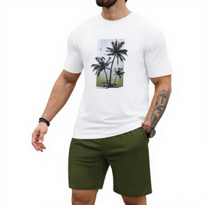 Camiseta Formal Blanca de Manga Corta para Hombre, Cuello Alto, Estampado de Palmeras, Tejido de Punto, Corte Regular, 100% Poliéster - Product Image 1