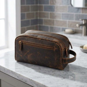 Trousse de toilette de voyage vintage en cuir Crazy Horse, portable, taille moyenne, avec fermeture éclair et poignée souple - Product Image 3