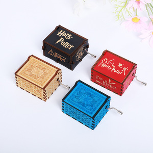 Runwood Bán Buôn Giá Thấp Tùy Chỉnh Bằng Gỗ Hand Crank Retro Âm Nhạc Hộp OEM Laser Khắc Gỗ Thủ Công Quà Tặng Âm Nhạc Hộp - Product Image 1