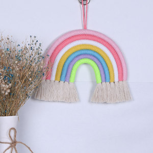 Decorazione da Parete in Macramè Arcobaleno 100% Fatto a Mano in Cotone Intrecciato, Disponibile in Pronta Consegna - Product Image 2