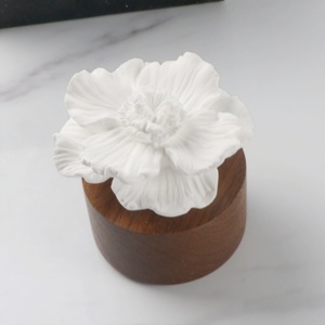 Fábrica al por mayor hogar cerámica aromaterapia difusor Base de madera perfumado yeso flores aceite esencial ambientador - Product Image 3