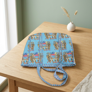 Sac fourre-tout en coton matelassé imprimé à la main en Inde, sac à bandoulière bleu clair à motif tigre pour le shopping et les voyages, vente en gros - Product Image 1