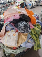 Draps et taies d'oreiller d'occasion de qualité supérieure associés à des détaillants de vêtements d'occasion réputés pour garantir le confort des hôtels et de la maison