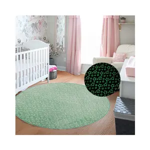 深色垫子区域地板地毯绿色星星图案柔软装饰发光地毯儿童游戏垫中的现代发光
