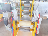 Extrudeuse monovis parallèle de laboratoire 0-15 kg/h pour PVC, HDPE, TPE, TPO, avec unité de calandrage à trois rouleaux, pour l'expérimentation de matériaux polymères et de fils LDPE