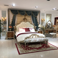 Lit en cuir français - Lit double luxueux européen en bois massif sculpté et rembourré - Lit de mariage pour chambre principale de villa de luxe