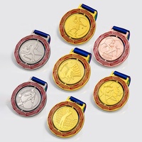 Emballage exquis Médailles en cristal gravées personnalisées Événements sportifs Badminton Marathon Trophées Haute qualité Belle boîte cadeau