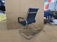 Chaise de bureau noire en similicuir à dossier moyen, non pivotante, pour visiteurs