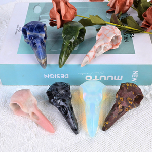 Vente en gros de nouvelles sculptures en cristal de conception originale, décoration Feng Shui, crânes de corbeaux sculptés pour cadeau - Product Image 2