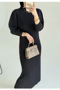 فستان ماكسي أنيق بلون كريمي مع طيات، ياقة عالية وأكمام طويلة على طراز مياكي، فستان طويل مصمم للحفلات - Product Image 2