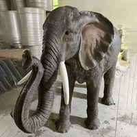 Statues d'animaux de la savane grandeur nature en fibre de verre : éléphant, tigre, zèbre. Décoration et location d'animaux pour tous événements.
