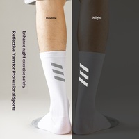 Chaussettes de cyclisme réfléchissantes, absorbant la transpiration, respirantes, résistantes à l'usure, antidérapantes, pour vélo de route, sport, marathon, course nocturne