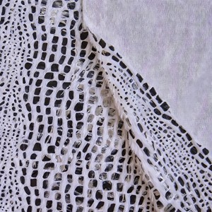 Tela <span class=keywords><strong>de</strong></span> terciopelo PV <span class=keywords><strong>de</strong></span> pelo largo con patrón <span class=keywords><strong>de</strong></span> piel <span class=keywords><strong>de</strong></span> serpiente, con estampado en relieve y transferencia térmica plateada para juguetes, terciopelo Peacock - Product Image 1