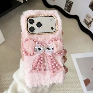 Funda de teléfono de piel de felpa de leopardo para iPhone con soporte para lente de cámara y funda de invierno suave y cálida con pompón peludo para niñas - Product Image 1