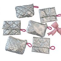 Pochette de maquillage portable en PU à motif diamant, avec cœur argenté, pour influenceurs et blogueuses, idéale pour le rangement domestique et l'hygiène
