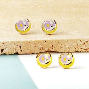 Boucles d'oreilles clous pour enfants et bébés, en acier inoxydable plaqué or 18 carats, motifs papillon, oiseau, pingouin, adorables et fantaisie - Product Image 3