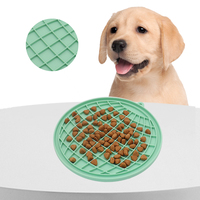Tapis à lécher en silicone sphéroïdal carré pour chien, pour une alimentation lente, pour garder le chien confortable et amusé pendant le bain, tapis à lécher en silicone pour chien