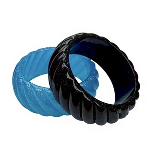Nouveau bracelet en résine vintage au design élégant, bracelet sculpté, bijoux faits à la main, bijoux de mode, anniversaire de mariage pour femmes - Product Image 3