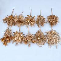 Bon marché, bouquet de feuilles en plastique doré à tige courte, fleurs décoratives de couleur or pour le mariage