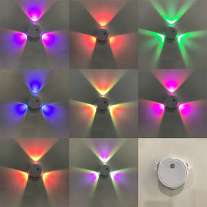 Lámpara LED de 3 Cabezas con Sensor de Movimiento, Carga USB, Material ABS, Moderna, para Dormitorio/Recibidor/Pasillo/Jardín, Tres Colores/RGB - Product Image 5