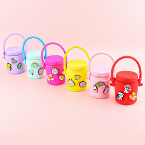 Monedero <span class=keywords><strong>de</strong></span> cubo DIY con dijes <span class=keywords><strong>de</strong></span> dibujos animados - <span class=keywords><strong>Bolsa</strong></span> portátil <span class=keywords><strong>de</strong></span> silicona con llavero y flores <span class=keywords><strong>de</strong></span> zapatos para pintalabios y artículos diversos - Product Image 5