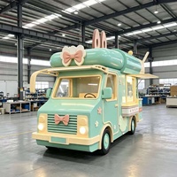 Équipé d'un chariot alimentaire mobile électrique entièrement équipé en acier inoxydable, il peut vendre des hot-dogs et des pizzas.