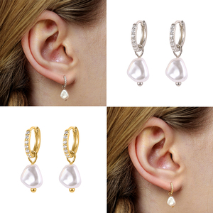Pendientes de Aro Barrocos con Cristales de Imitación y Perlas de Agua Dulce, Chapados en Oro de 18k, Marca CANNER - Product Image 5