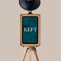 Photomaton vintage en bois avec Marshall : créez une ambiance parfaite pour des photos d'événements virales.
